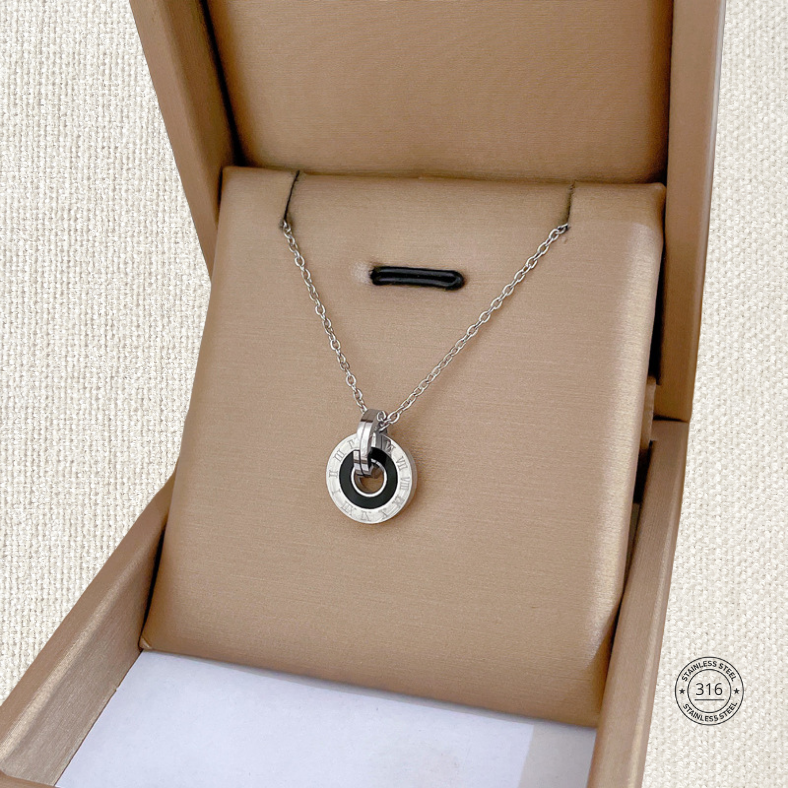 Cadena dije circular, plateado. Acero inoxidable.