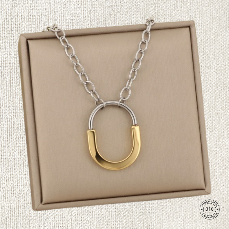 Collar plateado con dorado, acero inoxidable.