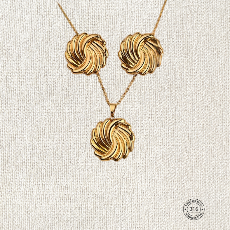 Set de collar y aretes. Acero inoxidable