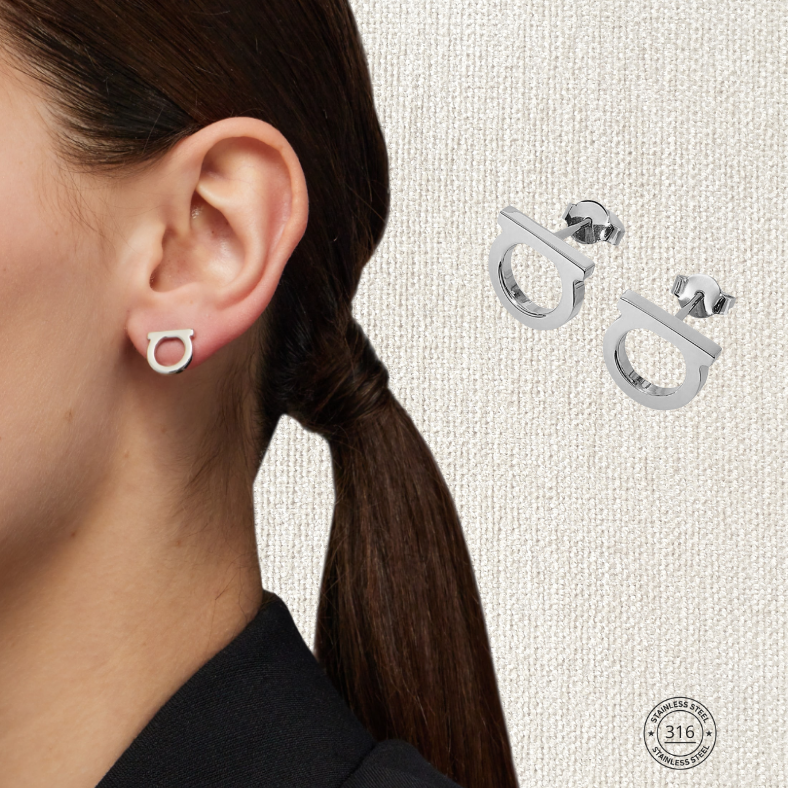 Aretes Ferragamo Inspired, plateados. Acero Inoxidable