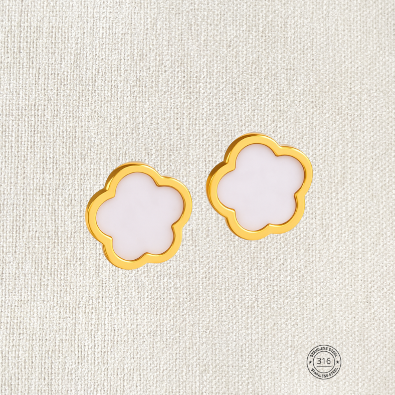 Arete Trébol dorado,  acero inoxidable.